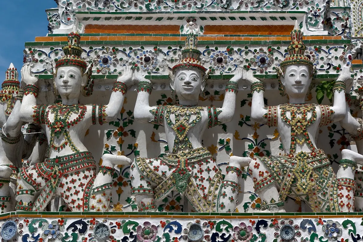 Der Tempel Wat Arun am Ufer des Chao Phraya in Bangkok