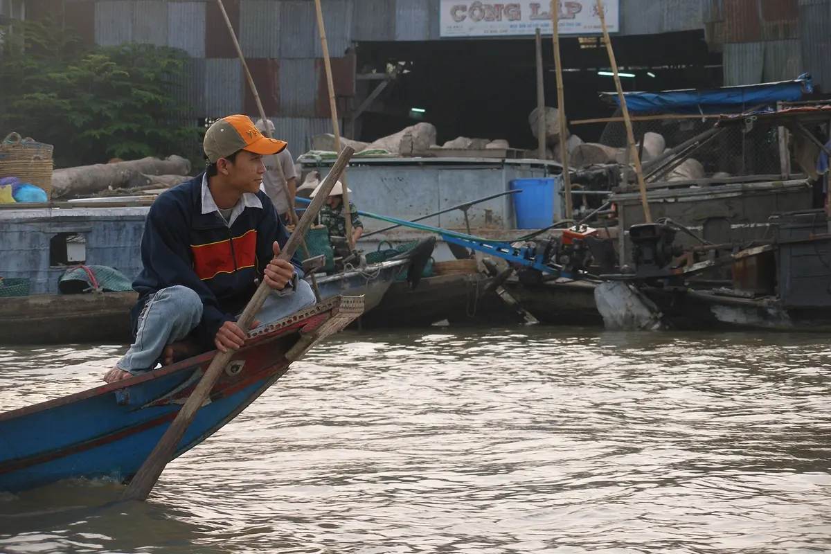 The floating market near Can Tho in the early morning