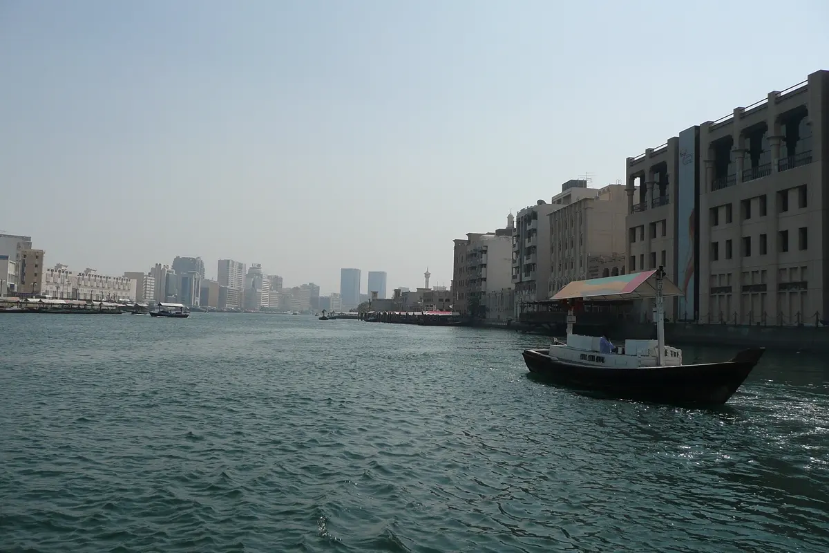 Fahrt mit dem Abra-Boot über den Dubai Creek