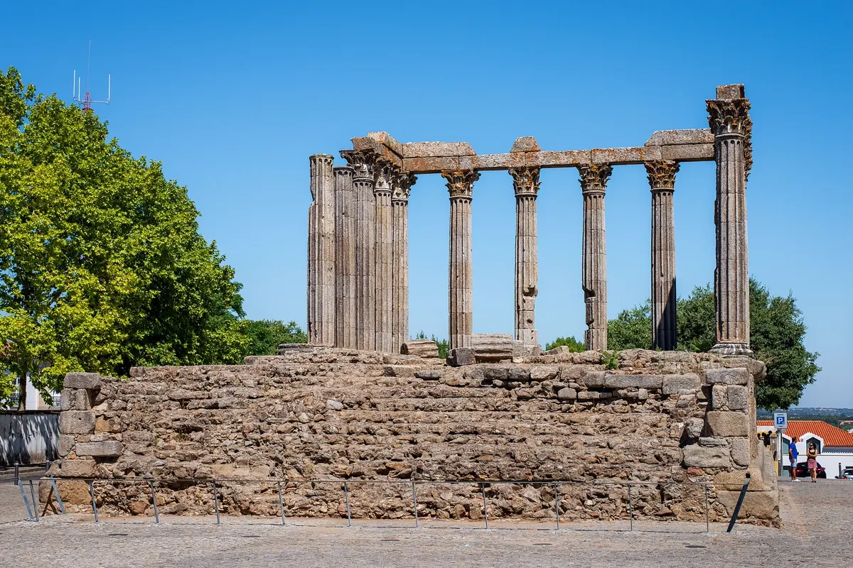 Der römische Tempel in Évora
