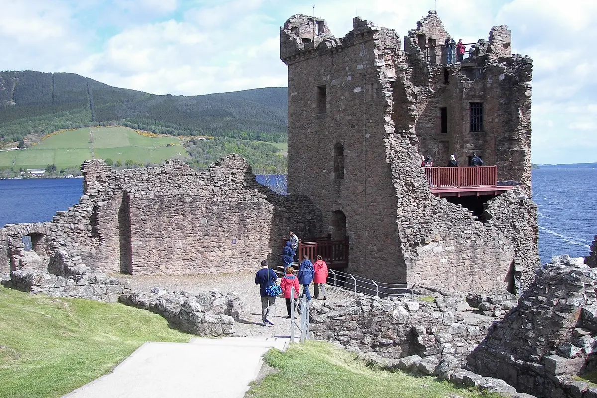 Urquhart Castle am Westufer von Loch Ness