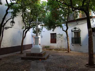 Santa Cruz quarter, Seville