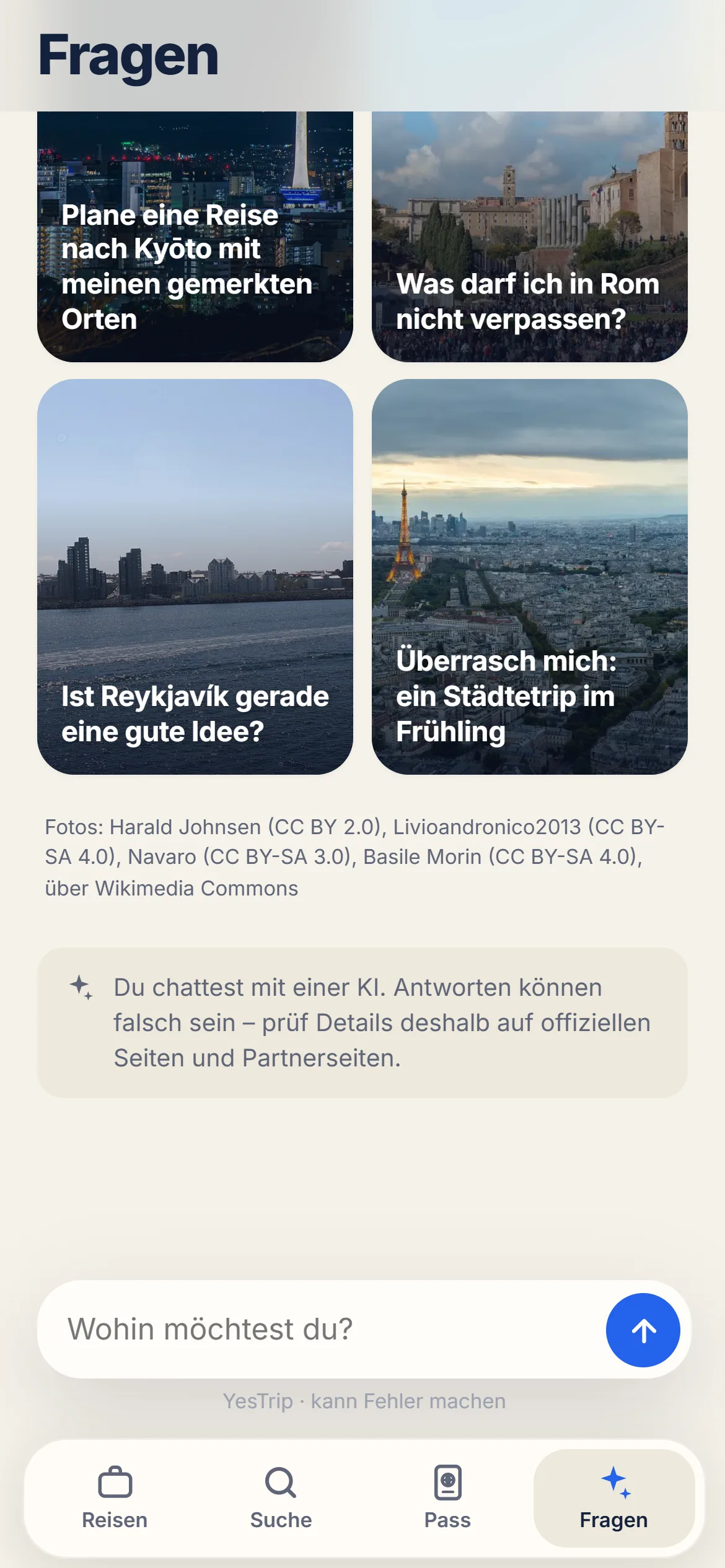 KI-Chat mit vier Startkarten mit Fotos von Reisezielen